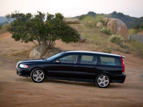 Характеристики автомобиля Volvo V70 2.0T AT Comfort (07.2000 - 04.2004): фото, вместимость, скорость, двигатель, топливо, масса, отзывы