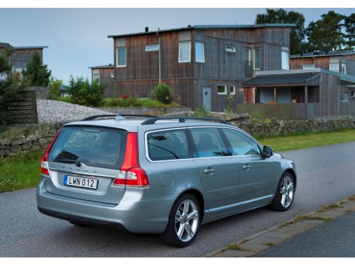 Характеристики автомобиля Volvo V70 1.6D D2 PowerShift Summum (12.2012 - 03.2015): фото, вместимость, скорость, двигатель, топливо, масса, отзывы