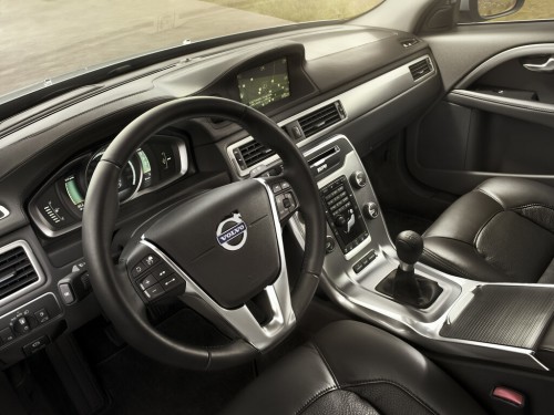 Характеристики автомобиля Volvo V70 1.6D D2 PowerShift Summum (12.2012 - 03.2015): фото, вместимость, скорость, двигатель, топливо, масса, отзывы