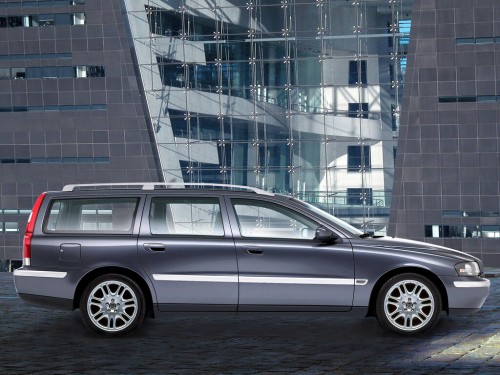 Характеристики автомобиля Volvo V70 2.4 AT Momentum (05.2004 - 07.2007): фото, вместимость, скорость, двигатель, топливо, масса, отзывы