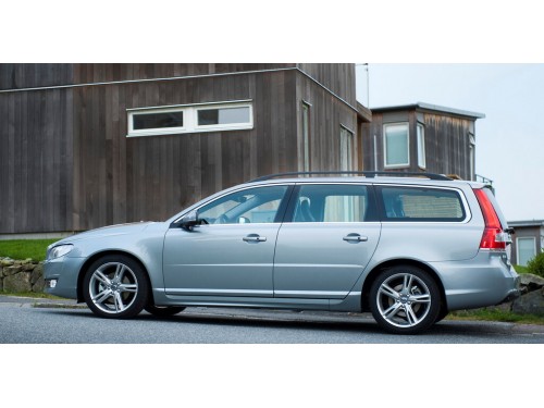 Характеристики автомобиля Volvo V70 1.6T T4 MT Momentum (12.2012 - 04.2015): фото, вместимость, скорость, двигатель, топливо, масса, отзывы