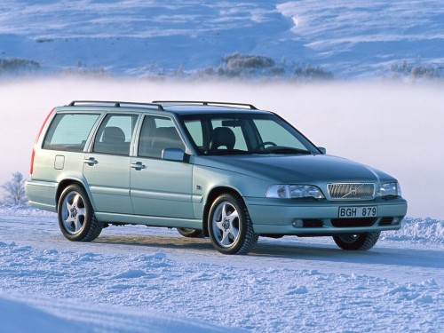 Характеристики автомобиля Volvo V70 2.0 MT (11.1996 - 03.2000): фото, вместимость, скорость, двигатель, топливо, масса, отзывы