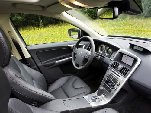 Характеристики автомобиля Volvo XC60 2.0 D3 AT Спецсерия Summum (12.2012 - 07.2013): фото, вместимость, скорость, двигатель, топливо, масса, отзывы