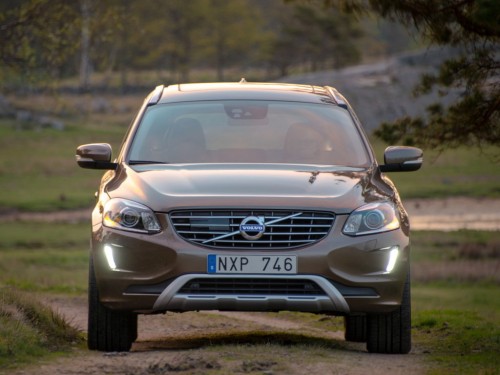 Характеристики автомобиля Volvo XC60 2.0 T5 Powershift Kinetic (08.2013 - 04.2015): фото, вместимость, скорость, двигатель, топливо, масса, отзывы
