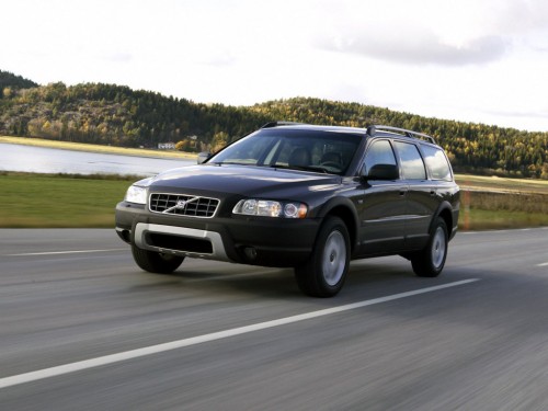 Характеристики автомобиля Volvo XC70 2.4 D5 AWD AT Kinetic (04.2004 - 11.2005): фото, вместимость, скорость, двигатель, топливо, масса, отзывы
