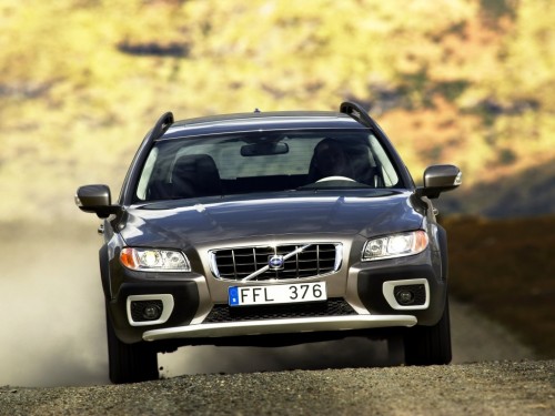 Характеристики автомобиля Volvo XC70 2.4 D5 AT AWD Kinetic (04.2009 - 04.2012): фото, вместимость, скорость, двигатель, топливо, масса, отзывы