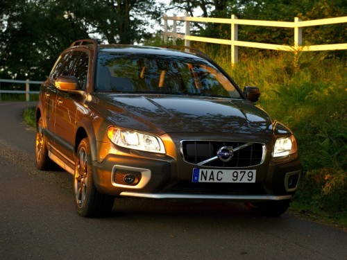 Характеристики автомобиля Volvo XC70 2.4 D5 AT AWD Summum (04.2007 - 03.2011): фото, вместимость, скорость, двигатель, топливо, масса, отзывы