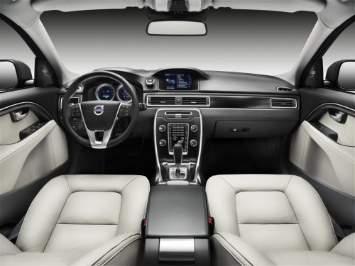 Характеристики автомобиля Volvo XC70 2.4 D4 AT AWD Summum (04.2011 - 07.2013): фото, вместимость, скорость, двигатель, топливо, масса, отзывы