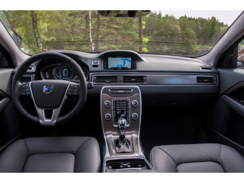 Характеристики автомобиля Volvo XC70 2.0 D4 Drive-E Geartronic Kinetic (05.2015 - 04.2016): фото, вместимость, скорость, двигатель, топливо, масса, отзывы