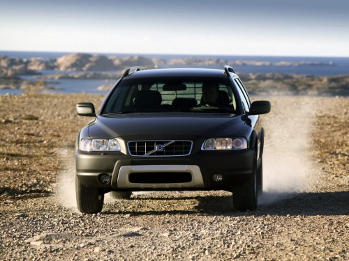 Характеристики автомобиля Volvo XC70 2.4 D5 AWD AT Momentum (04.2004 - 11.2005): фото, вместимость, скорость, двигатель, топливо, масса, отзывы