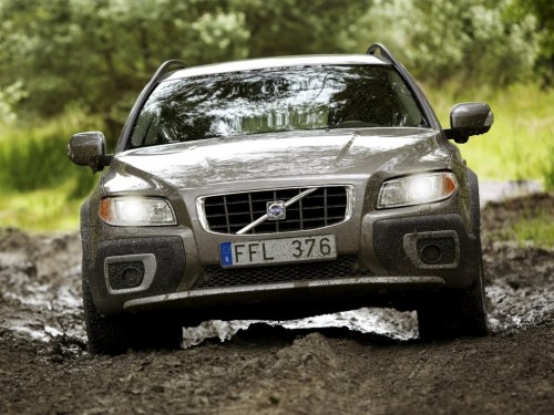 Характеристики автомобиля Volvo XC70 2.4 D5 AT AWD Summum (05.2012 - 03.2013): фото, вместимость, скорость, двигатель, топливо, масса, отзывы
