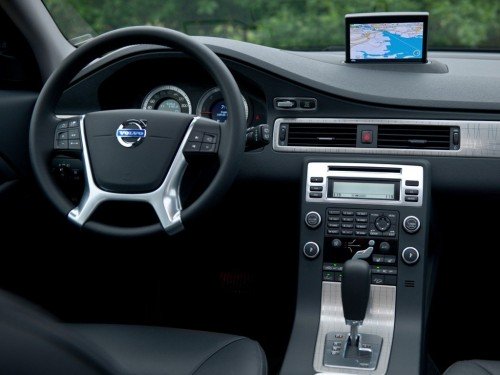 Характеристики автомобиля Volvo XC70 2.0 D4 AT Momentum (05.2012 - 03.2013): фото, вместимость, скорость, двигатель, топливо, масса, отзывы
