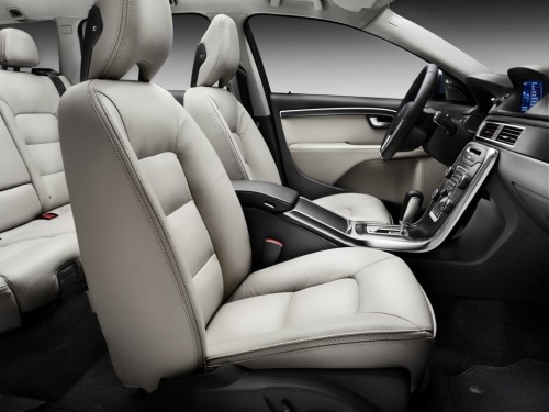 Характеристики автомобиля Volvo XC70 2.4 D5 AT AWD Summum (05.2012 - 03.2013): фото, вместимость, скорость, двигатель, топливо, масса, отзывы