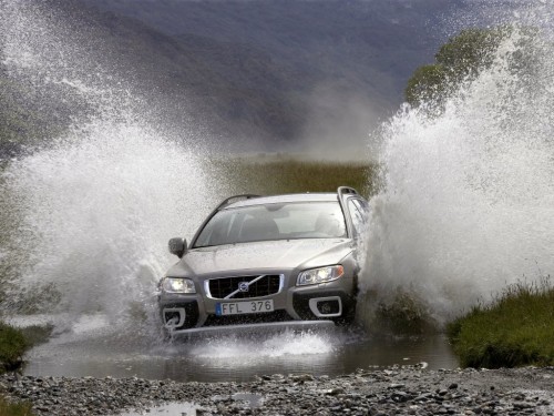 Характеристики автомобиля Volvo XC70 2.4 D5 AT AWD Momentum специальная серия (04.2007 - 03.2011): фото, вместимость, скорость, двигатель, топливо, масса, отзывы