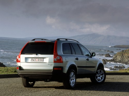 Характеристики автомобиля Volvo XC90 2.4D AT D5 AWD Kinetic 5-passenger (12.2005 - 08.2006): фото, вместимость, скорость, двигатель, топливо, масса, отзывы