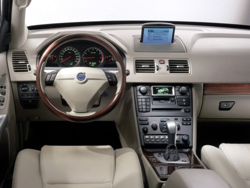 Характеристики автомобиля Volvo XC90 2.4D AT D5 AWD Summum 5-passenger (12.2005 - 08.2006): фото, вместимость, скорость, двигатель, топливо, масса, отзывы