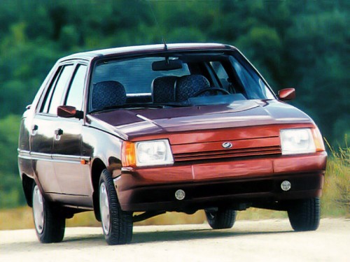 Характеристики автомобиля ЗАЗ Славута 1.1 MT Люкс (03.1999 - 08.2001): фото, вместимость, скорость, двигатель, топливо, масса, отзывы